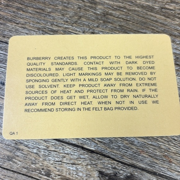 BURBERRY Gold/Lime Supernova Check Vinyl and Leather
Lawrence Snap Pouch - Picture 10 of 12